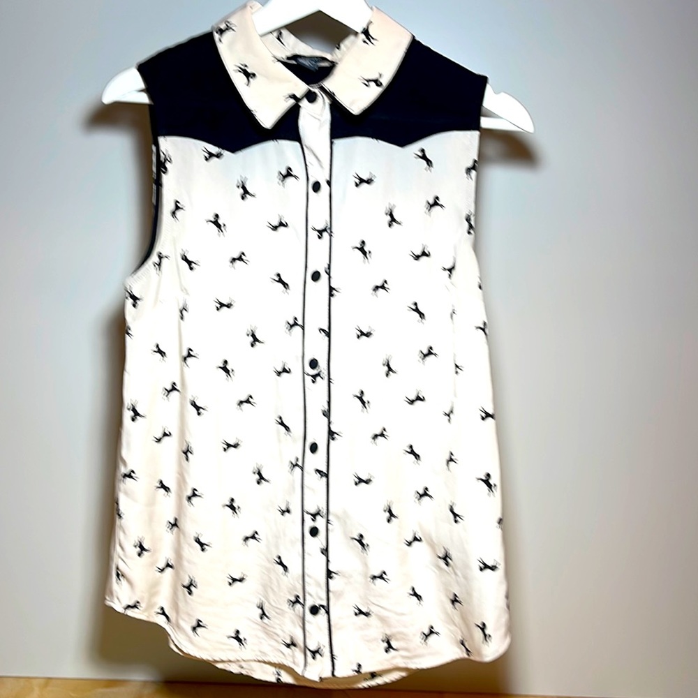 Sleeveless Western Shirt with Horse Design. Size S/M. Cream and Black.